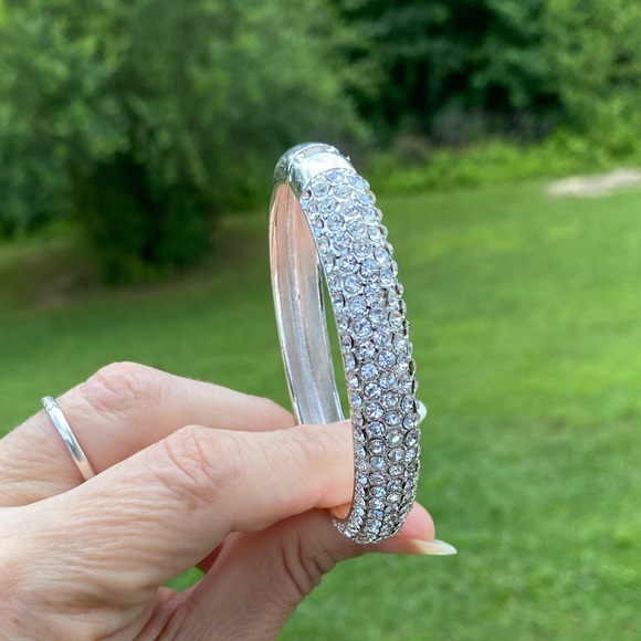 Crystal adorned silver plated hinge bracelet - Picture 6 of 16